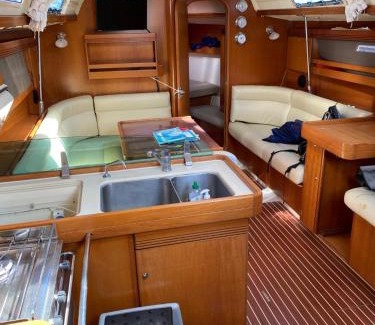 Cap d'Agde Boat Rental | Voilier hébergement atypique & Navigation