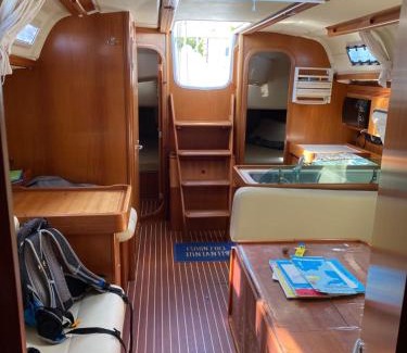 Cap d'Agde Boat Rental | Voilier hébergement atypique & Navigation