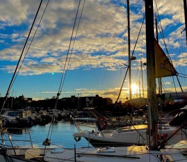 Cap d'Agde Boat Rental | Voilier hébergement atypique & Navigation