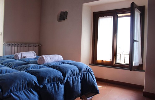 Trecastagni House | VOLCANO HOUSE with great view and relax pool. Old lava stones house renovated