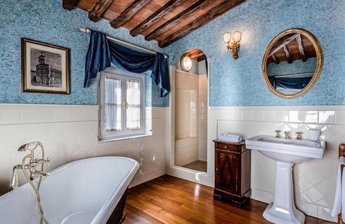 Vorno Villa | Vorno Villa Sleeps 12 with Pool Air Con and WiFi