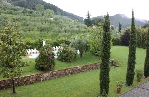 Vorno Villa | Vorno Villa Sleeps 12 with Pool Air Con and WiFi