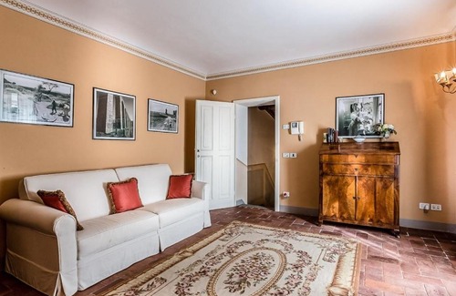 Vorno Villa | Vorno Villa Sleeps 12 with Pool Air Con and WiFi