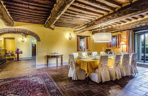 Vorno Villa | Vorno Villa Sleeps 12 with Pool Air Con and WiFi