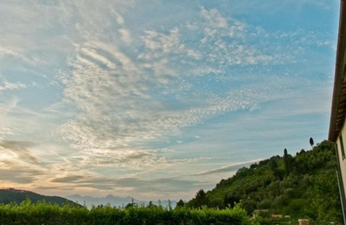 Vorno Villa | Vorno Villa Sleeps 24 with Pool Air Con and WiFi