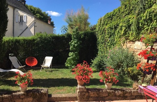 Muret-le-Chateau House | Votre Séjour en Aveyron : Maison de Caractère au Pied D'un Château Médiéval