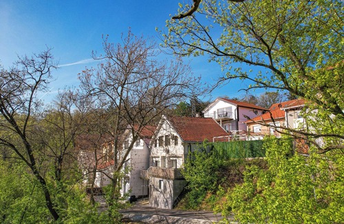 Zvezdara House | VP Apartment - A Forest Retreat in the Heart of the City!