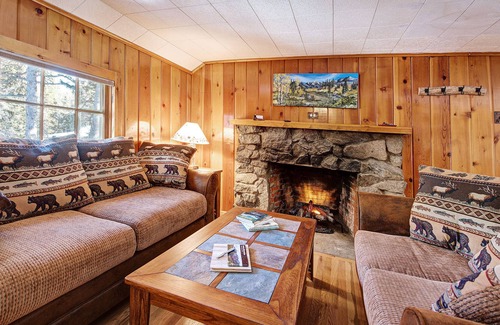 Lyons Cabin | VR-21-0003 Enchanting Romantic Creekside-NS-Cabin Near Estes Allenspark , WiFi