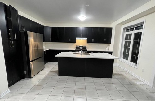Brampton House | VRBO 6 Queen Beds in 6 Bedrooms with 3 Bedrooms Having Attached Bath