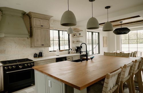 Winchendon Cottage | VRBO Top 10 - Copley's Lakefront Cottage and Guest House on its own Peninsula
