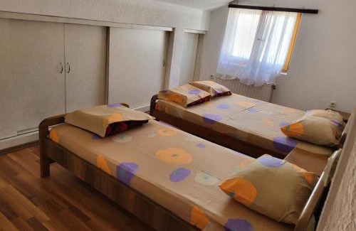 Misleshevo Bed & Breakfast | Vreshtat e Liqenit-Ezerski Llozja