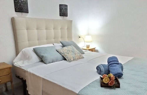 San Luis House | Vue Rose Bungalow, with views to the Pink Lake