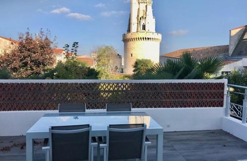 La Rochelle City Centre Apartment | Vue Superbe sur Tour de la Lanterne T2 avec Terrasse Remparts 2
