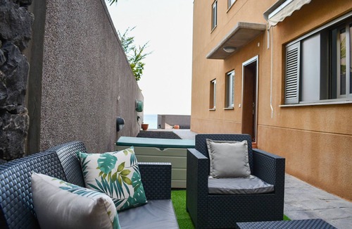 Santa Cruz de Tenerife House | Vvda. Vistamar Vacation. Apartment overlooking terrace with sea views. Wifi.