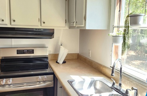 Saint Helena Island House | w/Beach Pass- Couples getaway friendly and MCAS graduation friendly!