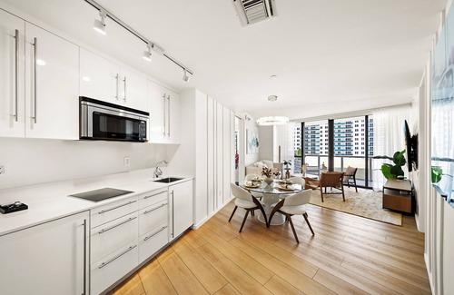 City Center Condo | W South Beach: Oceanview Condo with Pool & Direct Beach Access