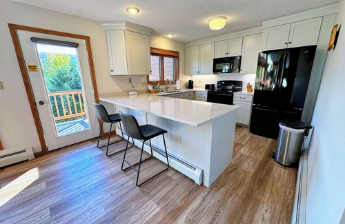 Bretton Woods House | W29 Renovated Bretton Woods condo with ski slope views, A/C, fireplace and fast wifi, Dog Friendly!