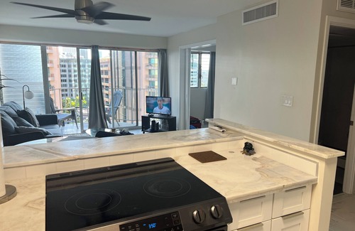 McCully - Moiliili Condo | Waikiki Condo high walk score, 2 Bdrms w/doors, pullout sofa