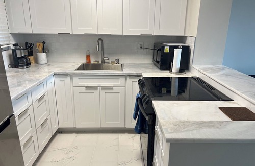 McCully - Moiliili Condo | Waikiki Condo high walk score, 2 Bdrms w/doors, pullout sofa