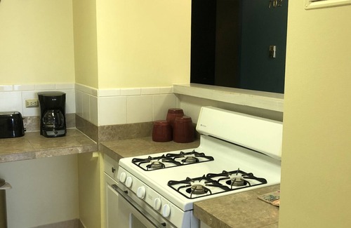 Waikiki Apartment | ~Waikiki~ LOWEST RATES IN AREA ~ 1 Bedroom ~ Fully Furn ~ Blocks to Beach ~