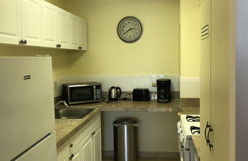 Waikiki Apartment | ~Waikiki~ LOWEST RATES IN AREA ~ 1 Bedroom ~ Fully Furn ~ Blocks to Beach ~