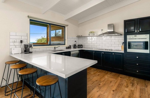 Smiths Beach House | Waikiki Views - sleeps 16