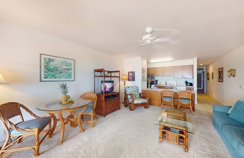 Wailua House Lots House | Wailua Bay View condo near surf & sand with pool, ocean views & W/D