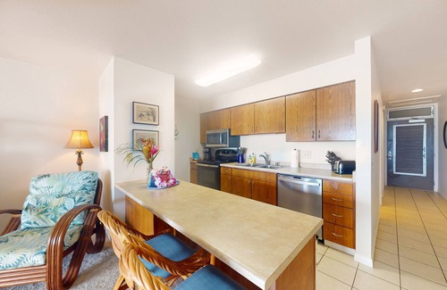 Wailua House Lots House | Wailua Bay View condo near surf & sand with pool, ocean views & W/D