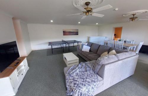 Waiwera House | Waiwera Clifftop - Eagle's Rest