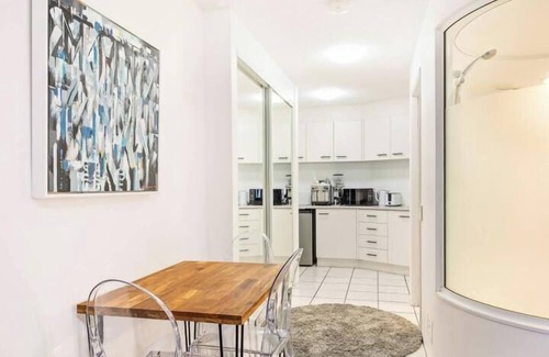 Urangan Apartment | Wake to the Waves - 182A 1BRM Oceanfront Apartment