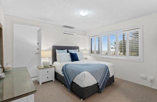 Mermaid Beach Apartment | Wake to Waves in Spacious 3-Bed Beachfront Unit