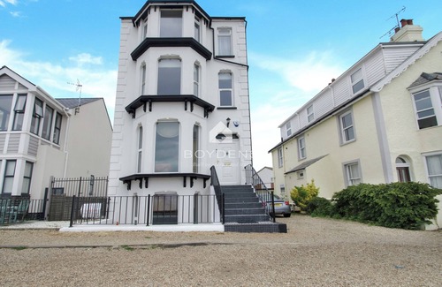 Walton on the Naze House | Wake up to sea views in this traditional house situated on Southcliff Parade, Walton on the Naze