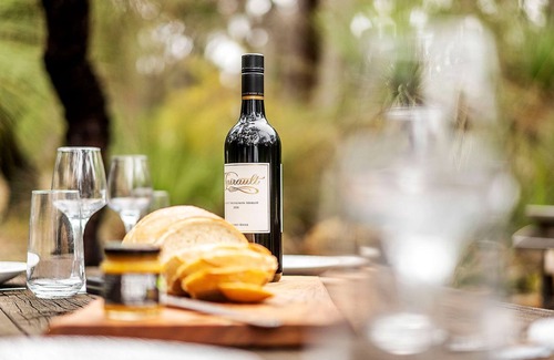 Quedjinup Cottage | Wake up to serenity, kangaroos & rural views.
