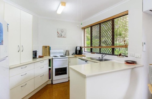 Moreton Bay Region House | Wake Up To Sounds Of The Ocean