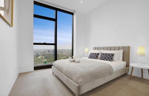 Southbank Apartment | Wake Up to the Sunrise Next to Casino with Sky Pool