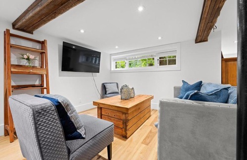 Burlington Apartment | Waldemar Charming Burlington lower level Apartment