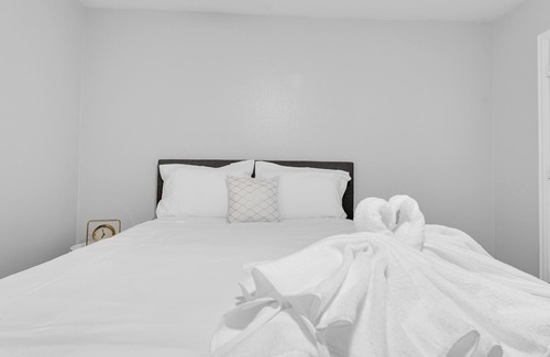 South Arlington Apartment | Walk 2 AT&T