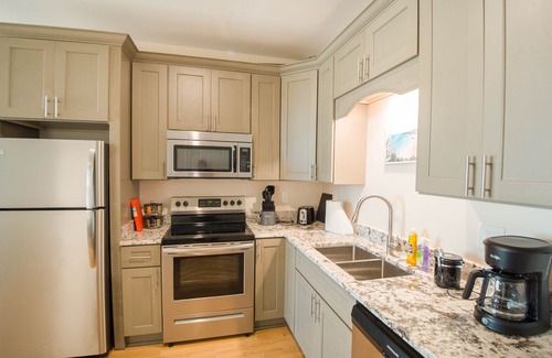 Biloxi Apartment | 🔥WALK 2 BEACH❤️ | SLEEPS 4 W/W+D