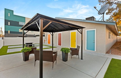 Downtown Las Vegas Apartment | Walk Downtown Las Vegas 875sf 2BR/1BA Fremont St Arts District 8min to The Strip
