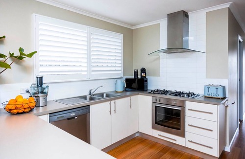 Rosebud House | Walk everywhere - beach/cafes. Modern beach house