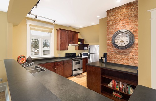 South Central Condo | Walk everywhere - Prime location
