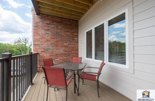 Branson House | Walk-in - Close to 76 Strip - Resort Amenities - FREE TICKETS INCLUDED - FH-G203