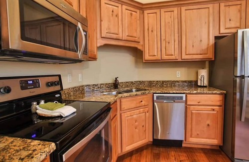 Indian Point Condo | Walk in condo at The Cliffs Resort! Near SDC!