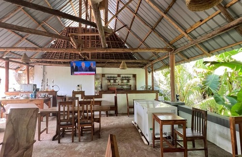 Nungwi House | Walk in the jungle of bananas and have the oxygen of your life