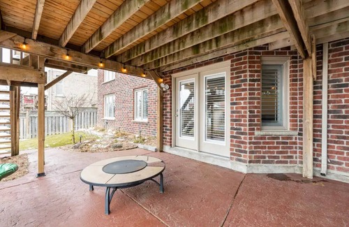 London House | Walk-out:patio:self Check-in:private:open-concept