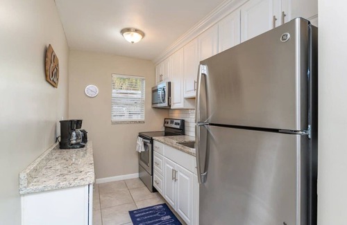 Santa Barbara Estates Apartment | Walk Pompano Beach From Our Cozy One Bedroom Apt