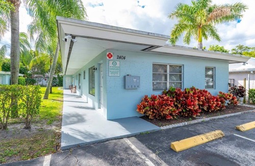 Santa Barbara Estates Apartment | Walk Pompano Beach From Our Cozy One Bedroom Apt