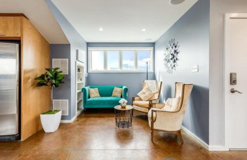 Historic Downtown Savannah House | Walk Score 90!-Historic Downtown District-2 Blocks to Famous Forsyth Park- Huge Private Patio-Private Parking