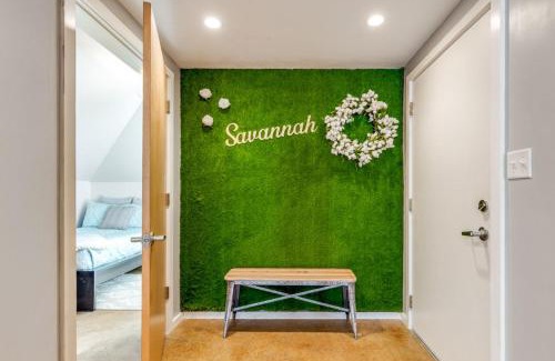 Historic Downtown Savannah House | Walk Score 90!-Historic Downtown District-2 Blocks to Famous Forsyth Park- Huge Private Patio-Private Parking