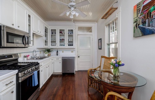 Clarksville House | Walk to 6th, Free Parking | The Porch by Portoro